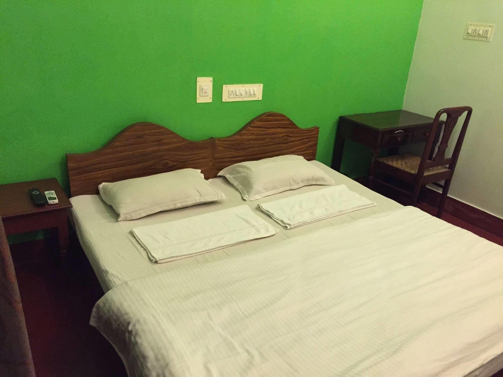 Elphinstone Residency Bed & Breakfast Kochi Exterior foto