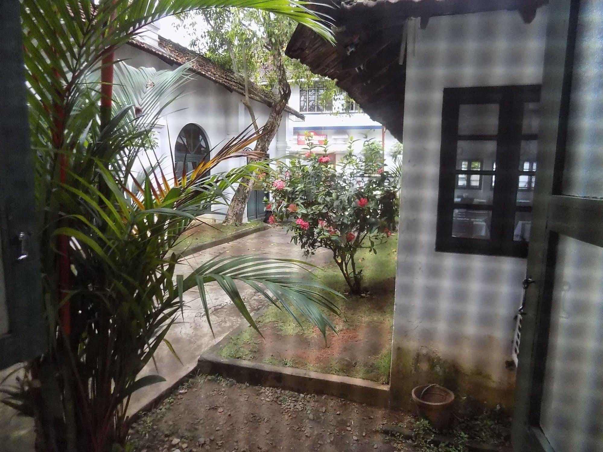 Elphinstone Residency Bed & Breakfast Kochi Exterior foto